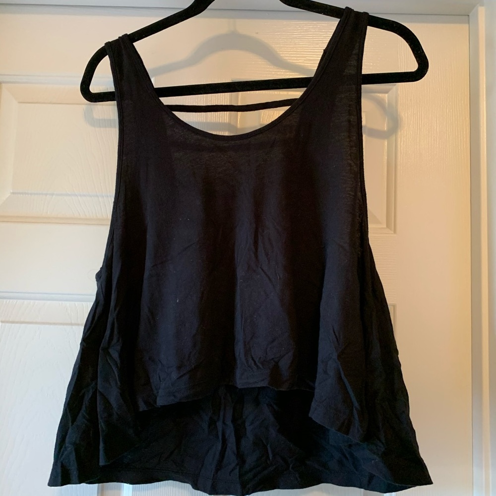 Black cropped tank